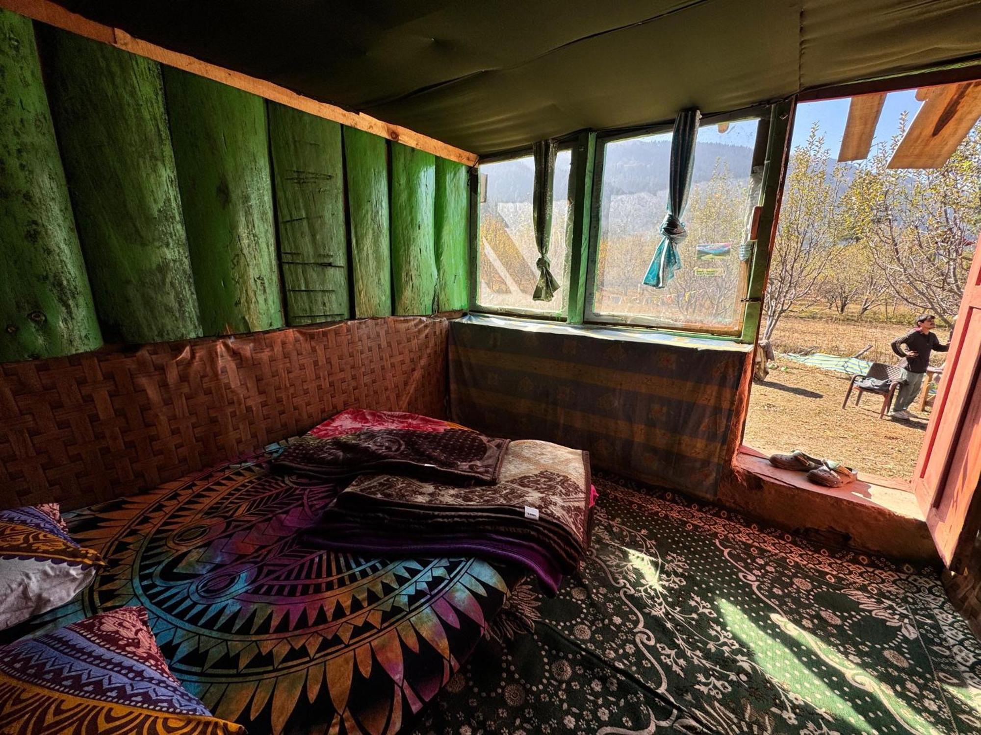 Hippy Hyde Kalga Hotel Kalgha Exterior photo